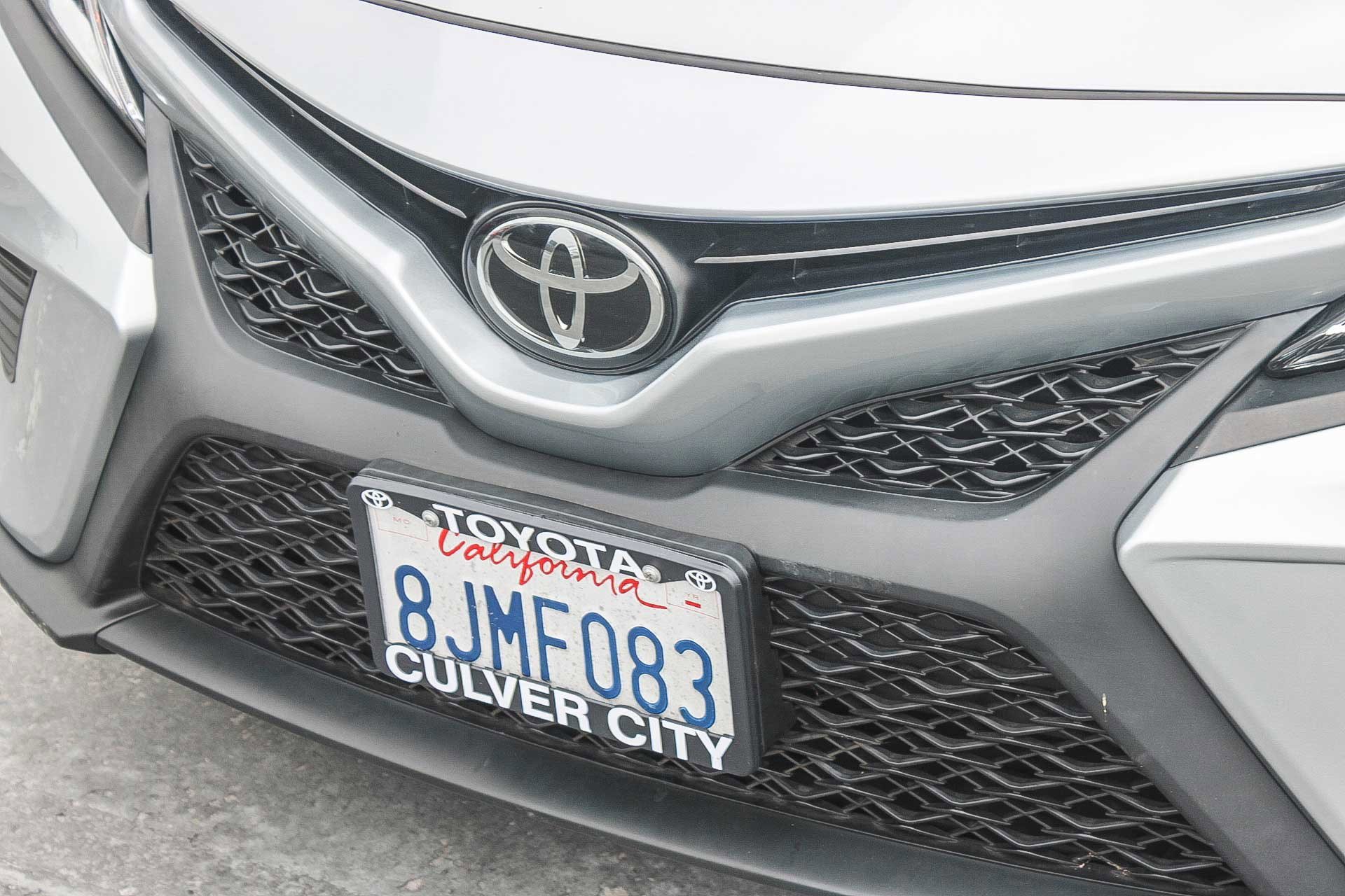 Used 2019 Toyota Camry SE w/ Carpet Mat Package FWD image 6