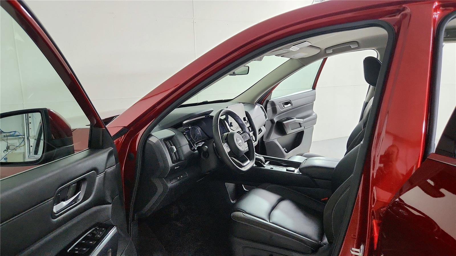 Used 2023 Nissan Pathfinder SL AWD/4WD image 8