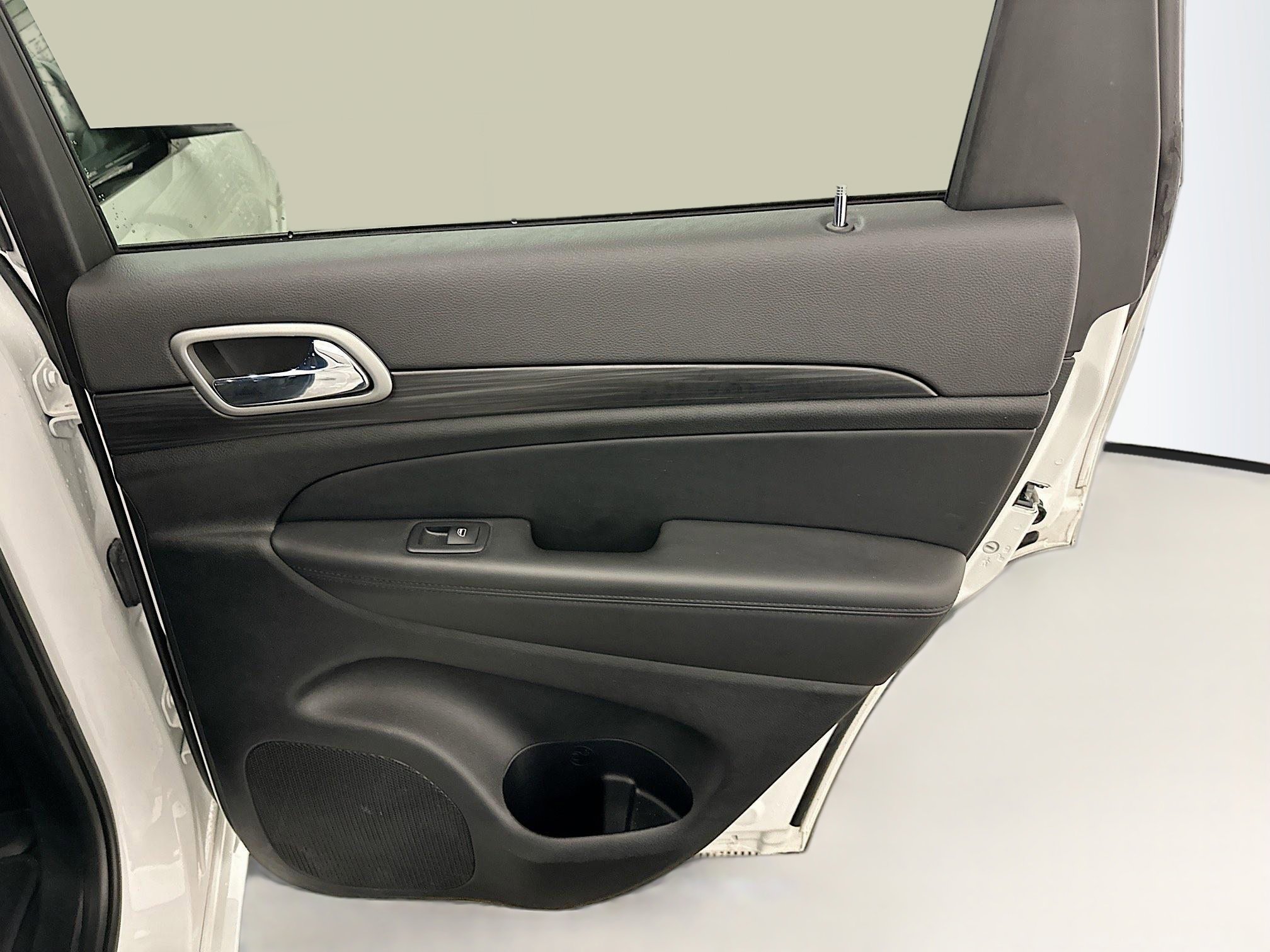 Used 2022 Jeep Grand Cherokee Laredo X image 32