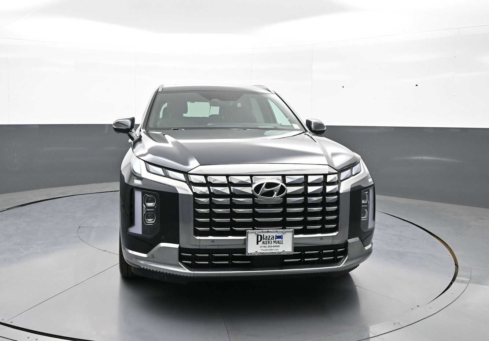 Used 2024 Hyundai Palisade Calligraphy AWD/4WD image 2