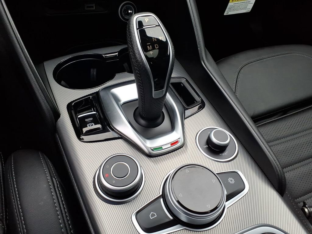 Used 2024 Alfa Romeo Giulia Veloce image 9