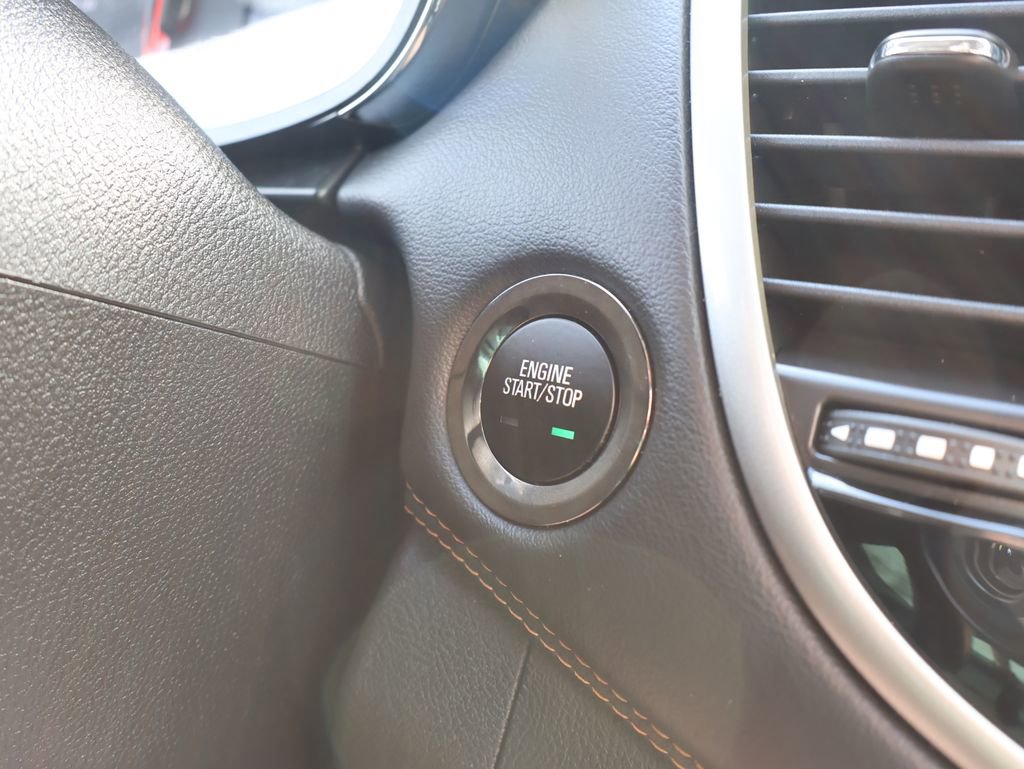 Used 2019 Chevrolet Trax LT w/ LT Convenience Package FWD image 20