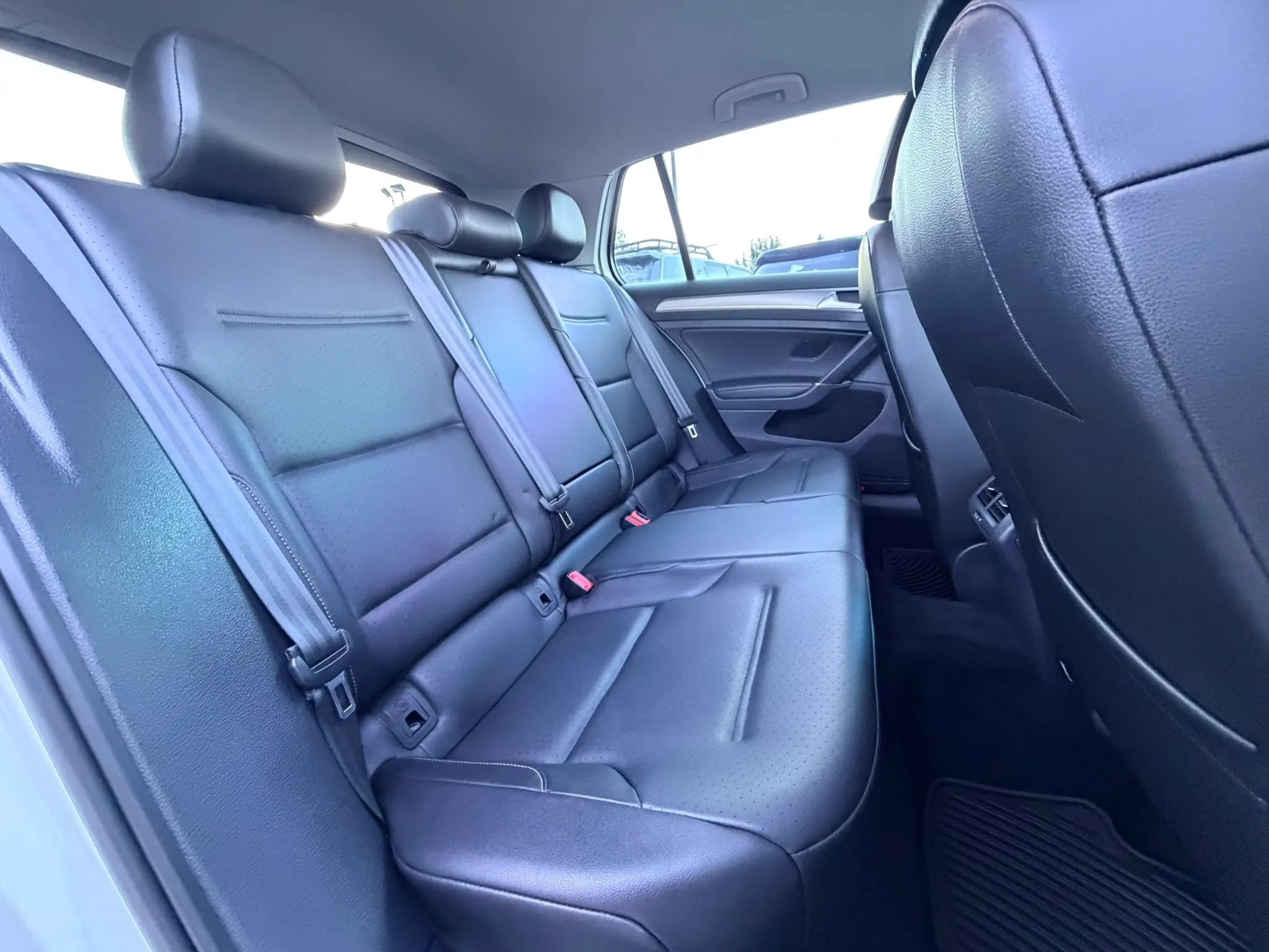 Used 2016 Volkswagen Golf SE w/ Lighting Package FWD image 19