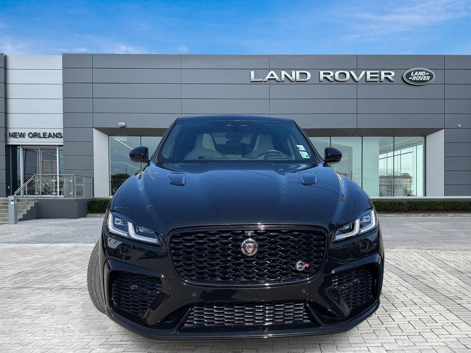 Used 2023 Jaguar F-PACE SVR image 4