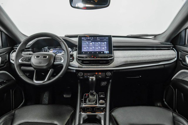 Used 2024 Jeep Compass Latitude AWD/4WD image 11
