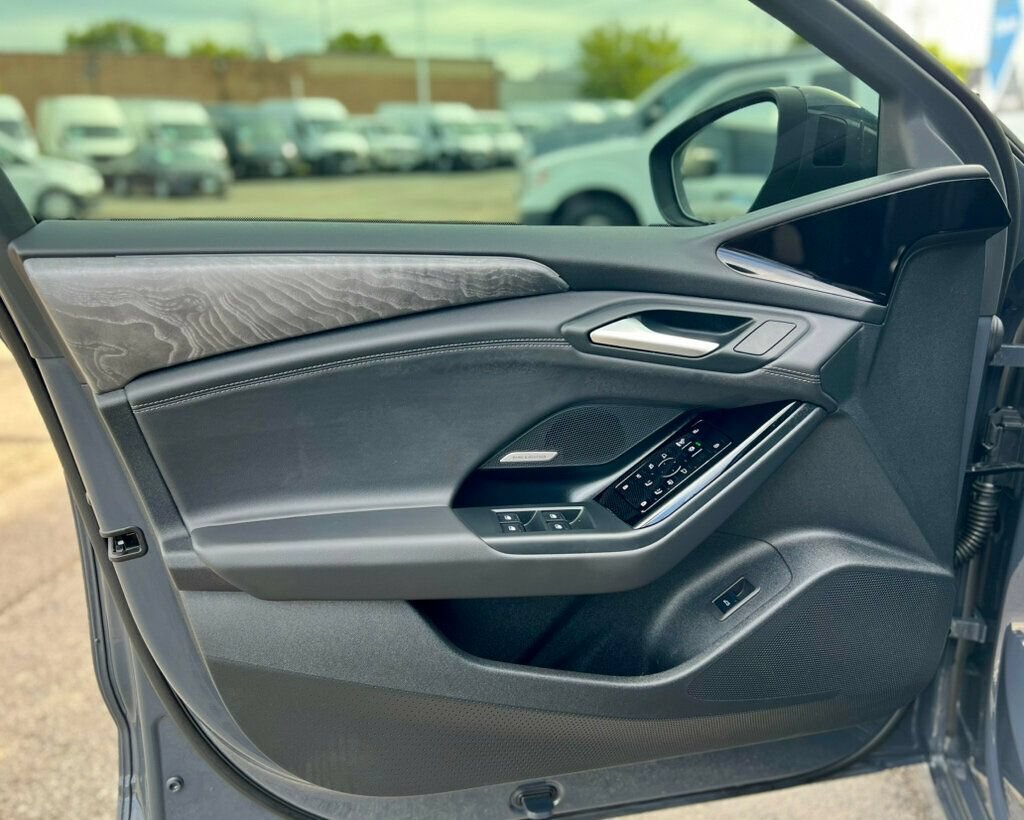Used 2025 Audi A6 e-tron Premium Plus w/ Premium Plus RWD image 11