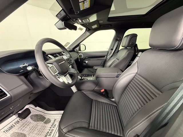 Used 2025 Land Rover Discovery S AWD/4WD image 5
