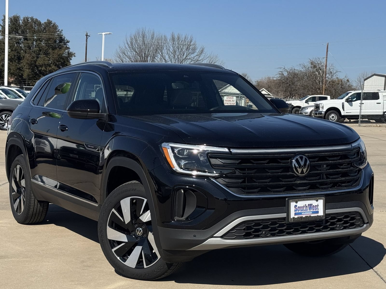 Used 2025 Volkswagen Atlas Cross Sport SEL AWD/4WD image 2