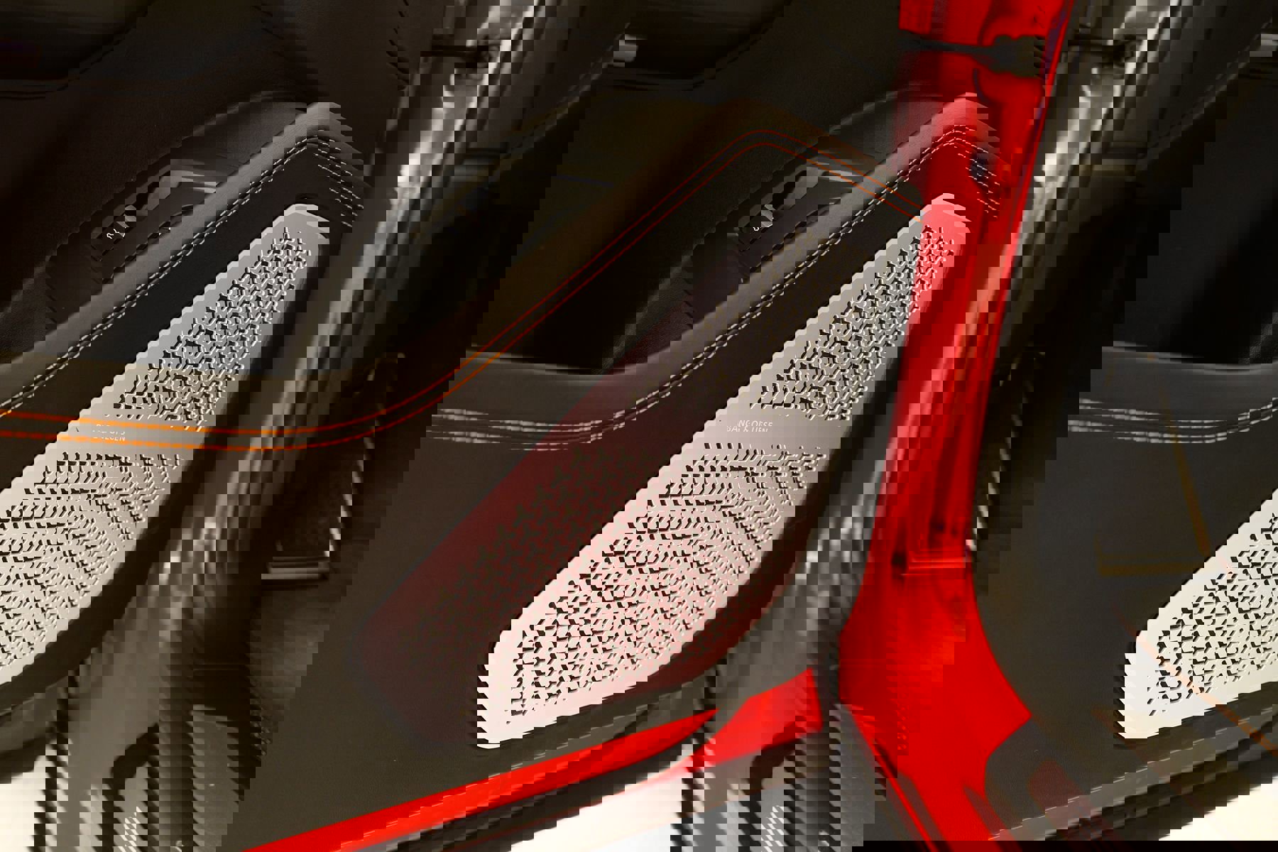 Used 2019 Lamborghini Urus image 35