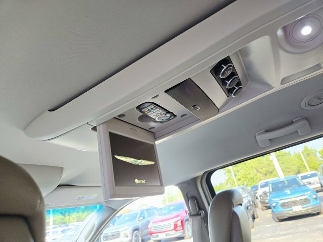 Used 2015 Chrysler Town & Country Touring FWD image 11