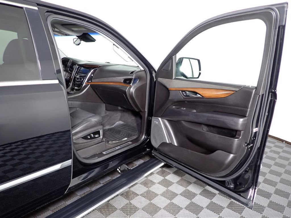 Used 2016 Cadillac Escalade Premium image 39