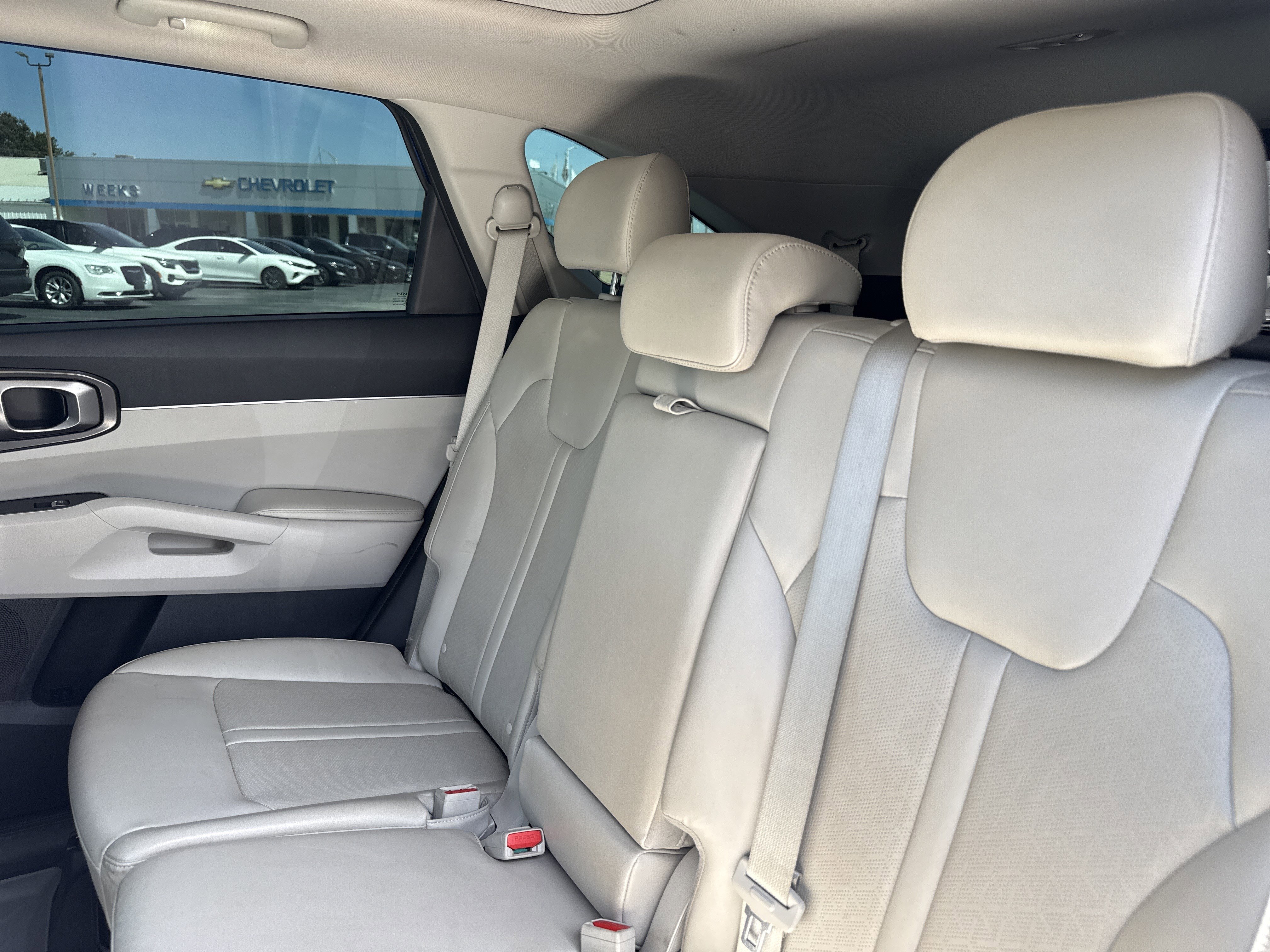 Used 2023 Kia Sorento S w/ Panoramic Sunroof Package image 5