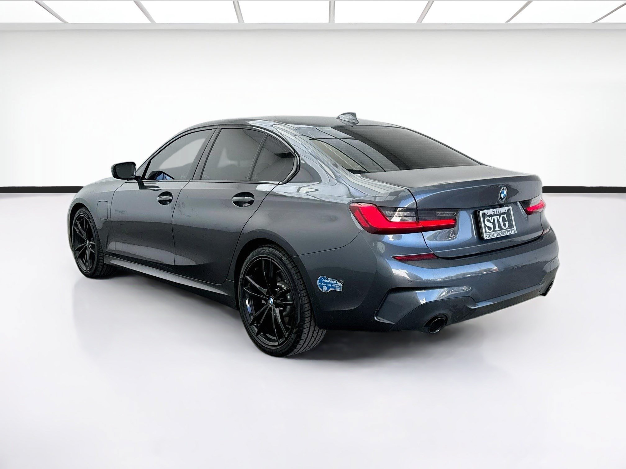 Used 2021 BMW 330e w/ M Sport Package RWD image 6