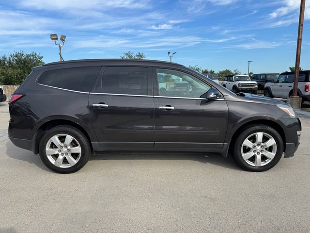 Used 2017 Chevrolet Traverse LT w/ Style and Technology Package FWD image 2