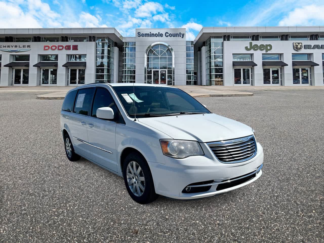 Used 2016 Chrysler Town & Country Touring FWD image 2