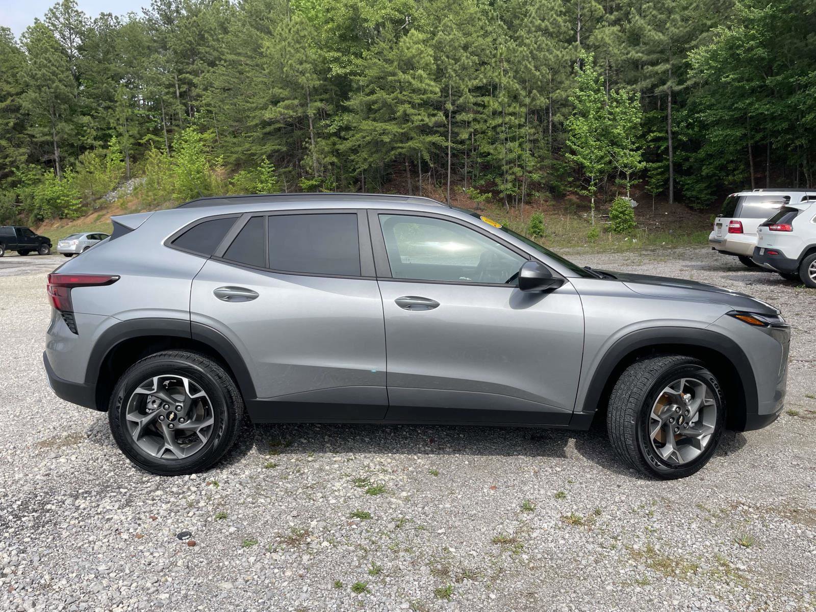 Used 2024 Chevrolet Trax LT FWD image 21