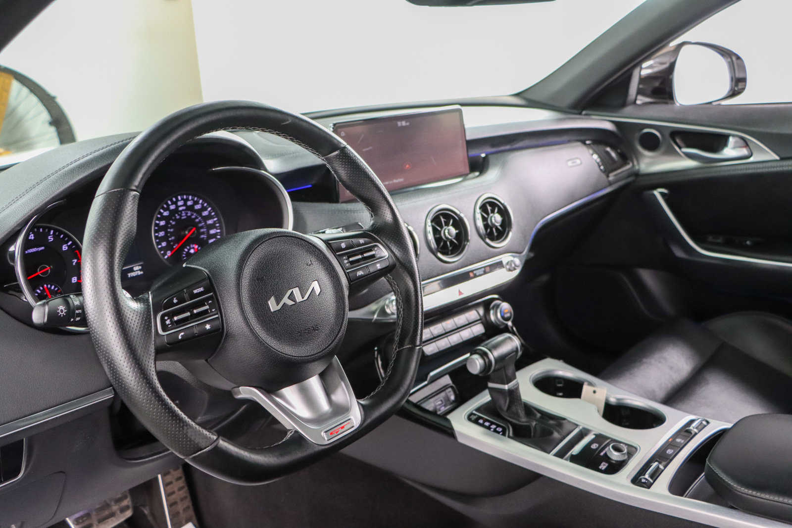 Used 2022 Kia Stinger GT1 RWD image 22