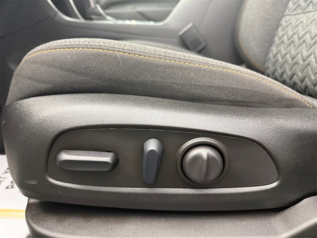 Used 2023 Chevrolet Equinox LT w/ Driver Convenience Package image 13