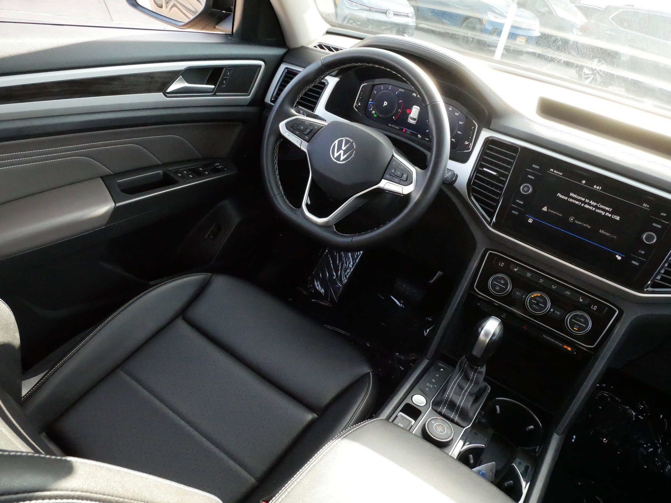 Certified 2023 Volkswagen Atlas SE image 9