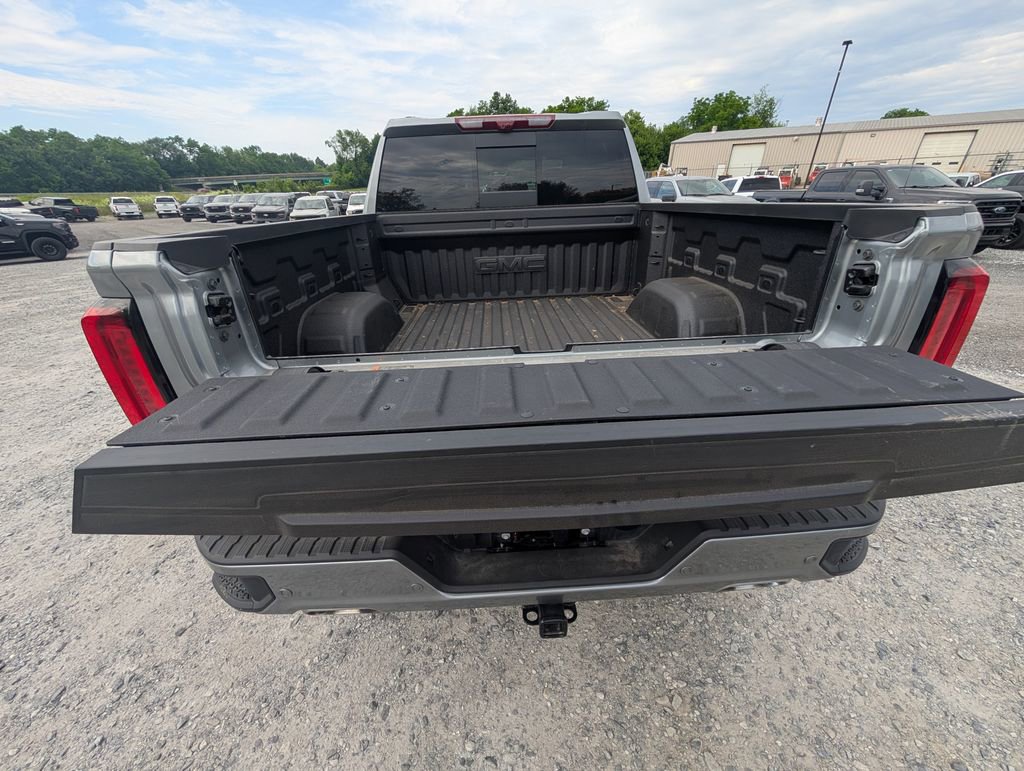 Used 2025 GMC Sierra 1500 AT4 w/ Technology Package AWD/4WD image 6