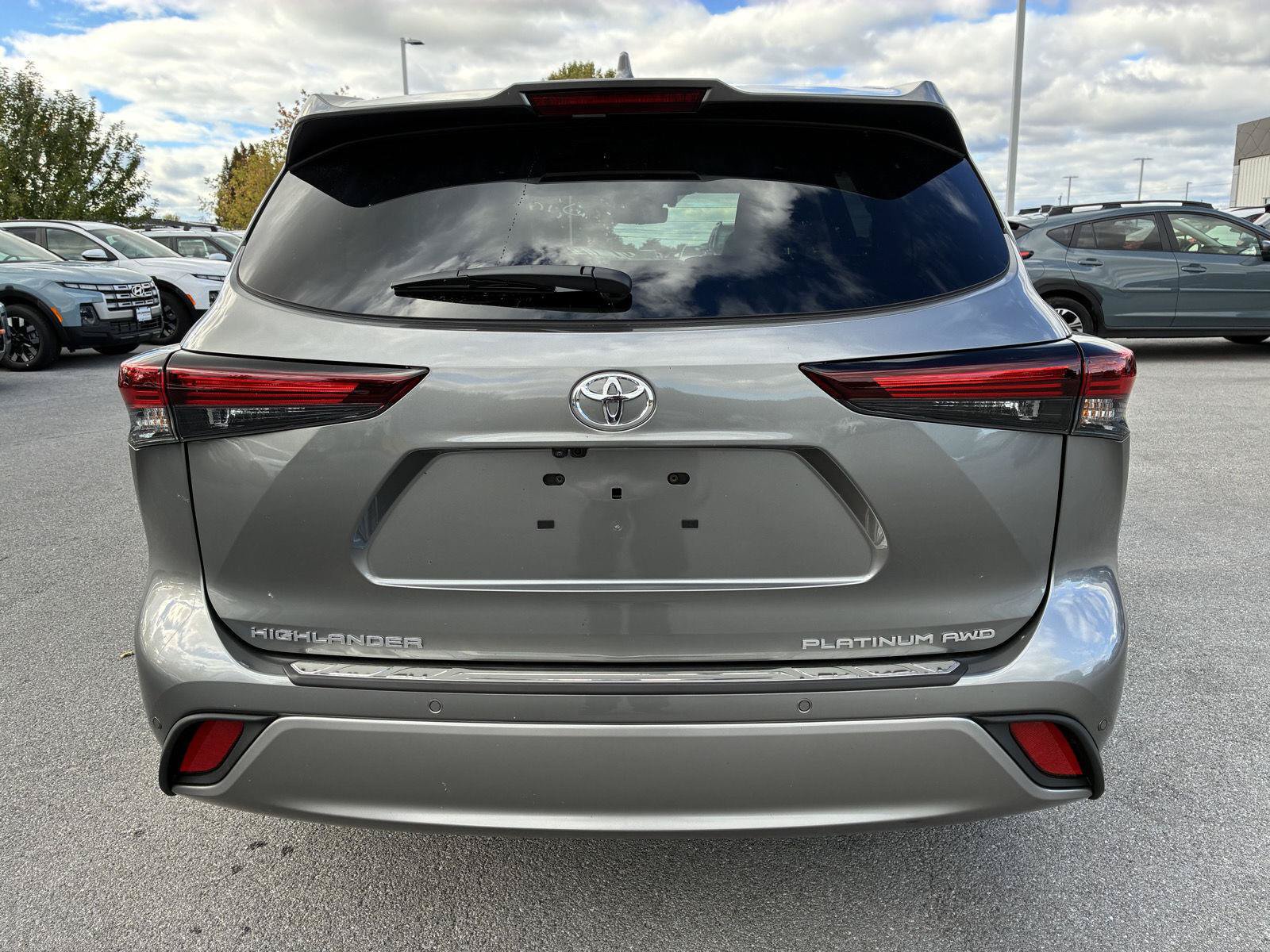 Used 2026 Toyota Highlander Limited AWD/4WD image 7