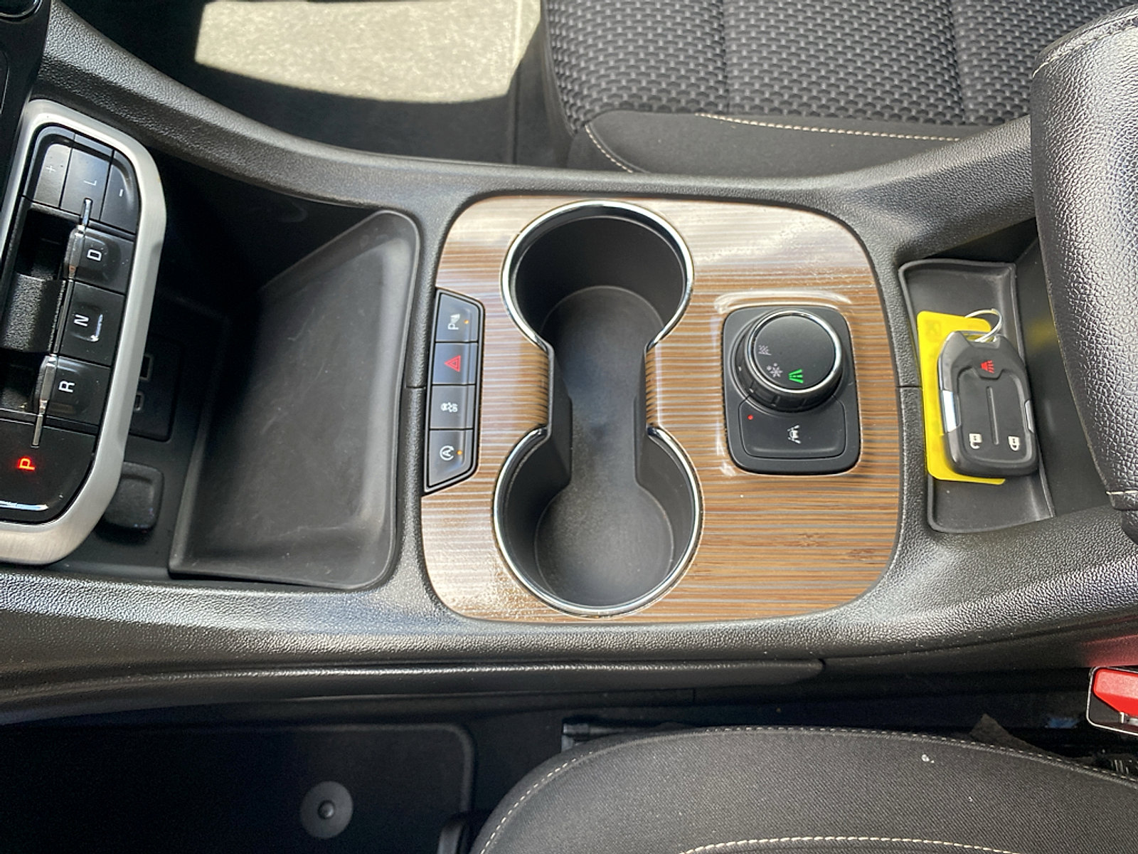 Used 2023 GMC Acadia SLE FWD image 26