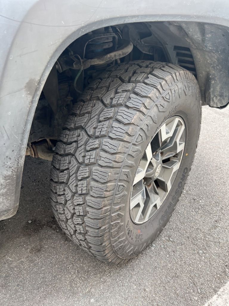 Used 2019 Toyota Tacoma TRD Off-Road AWD/4WD image 11