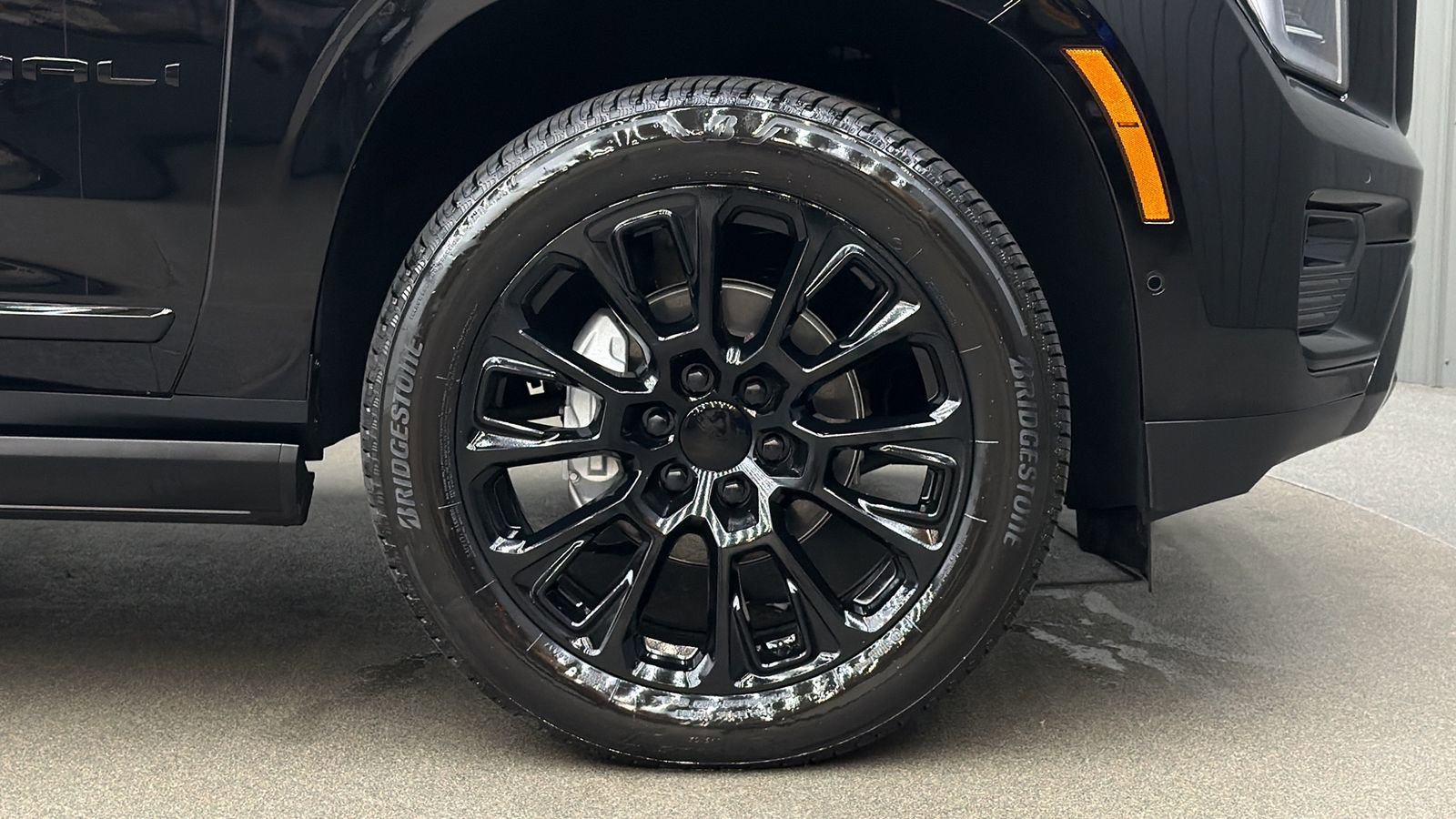 Used 2026 GMC Yukon Denali w/ Sun & Power Step Package AWD/4WD image 9