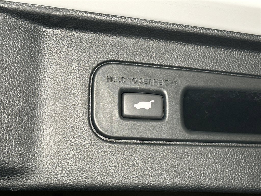 Used 2023 Honda Pilot Touring image 7
