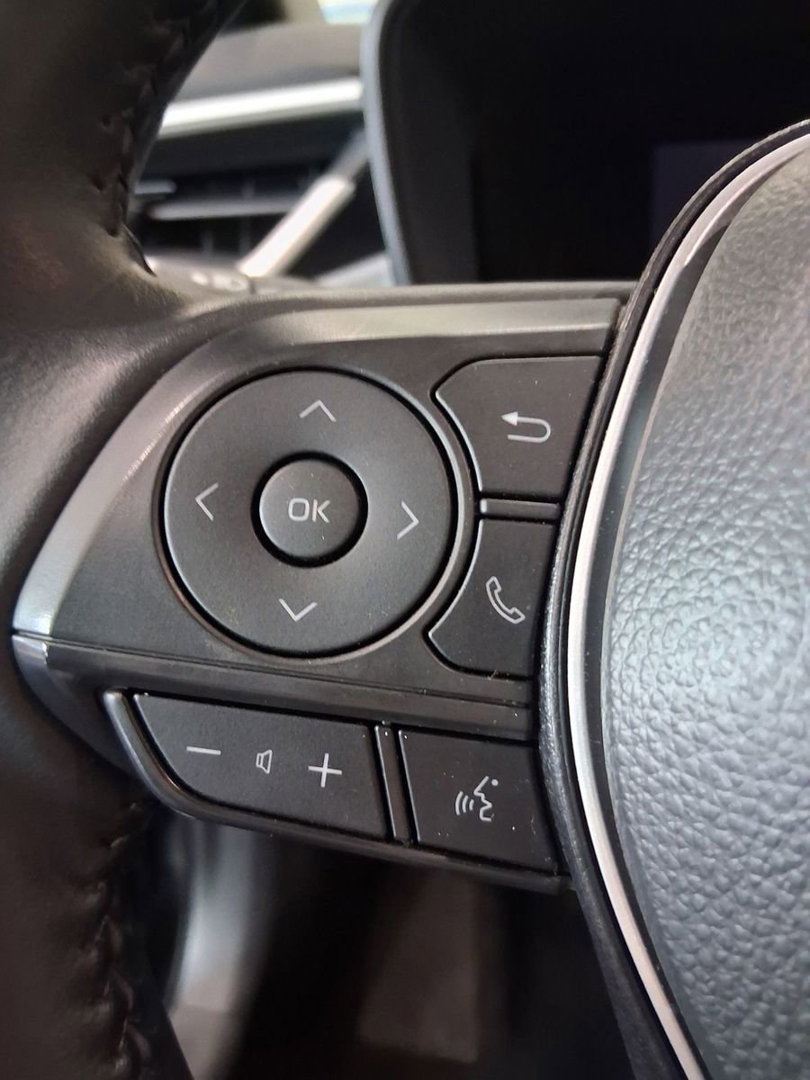 Used 2025 Toyota Corolla SE w/ SE Premium Package image 15