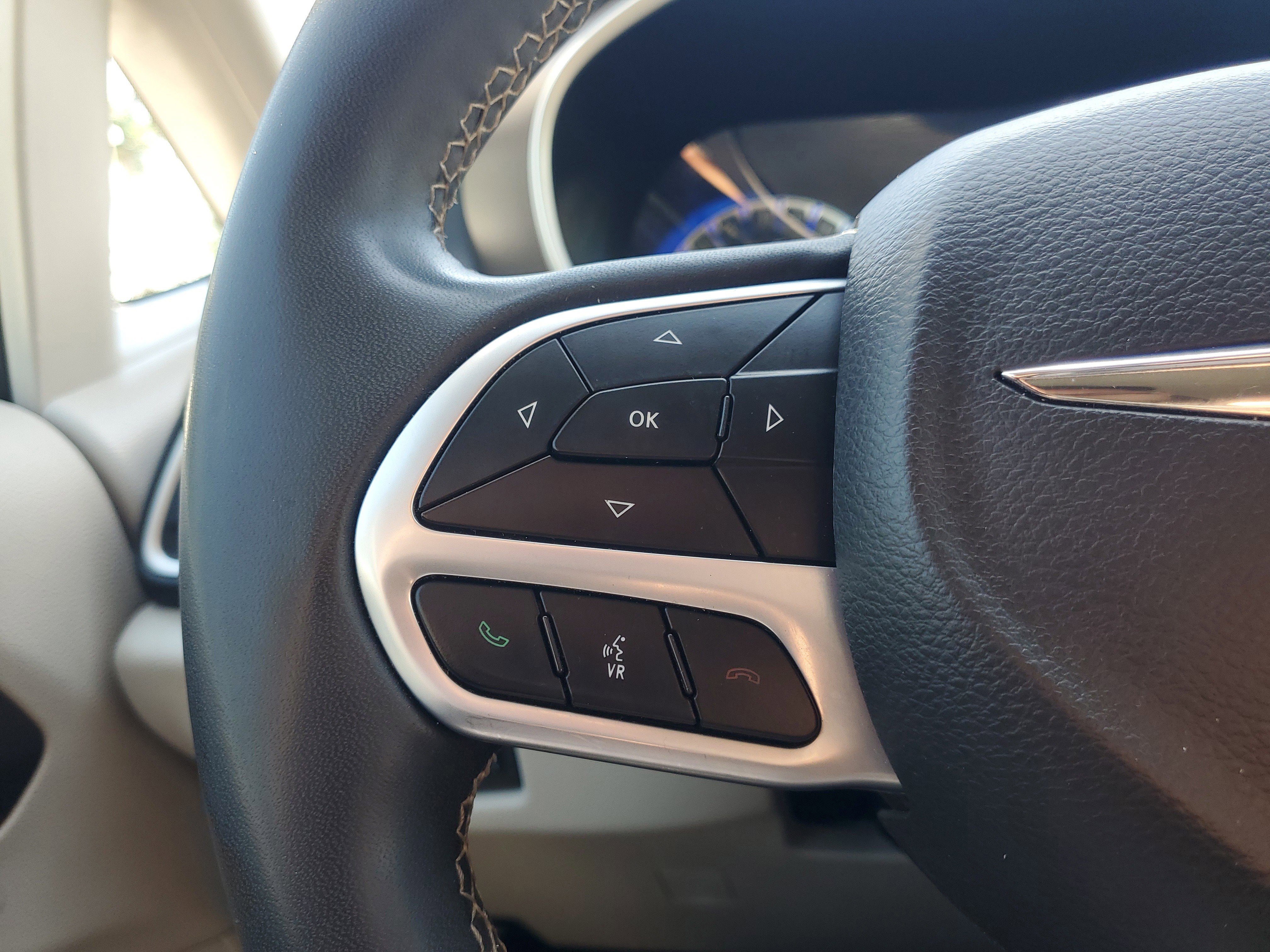 Used 2022 Chrysler Voyager LX FWD image 22