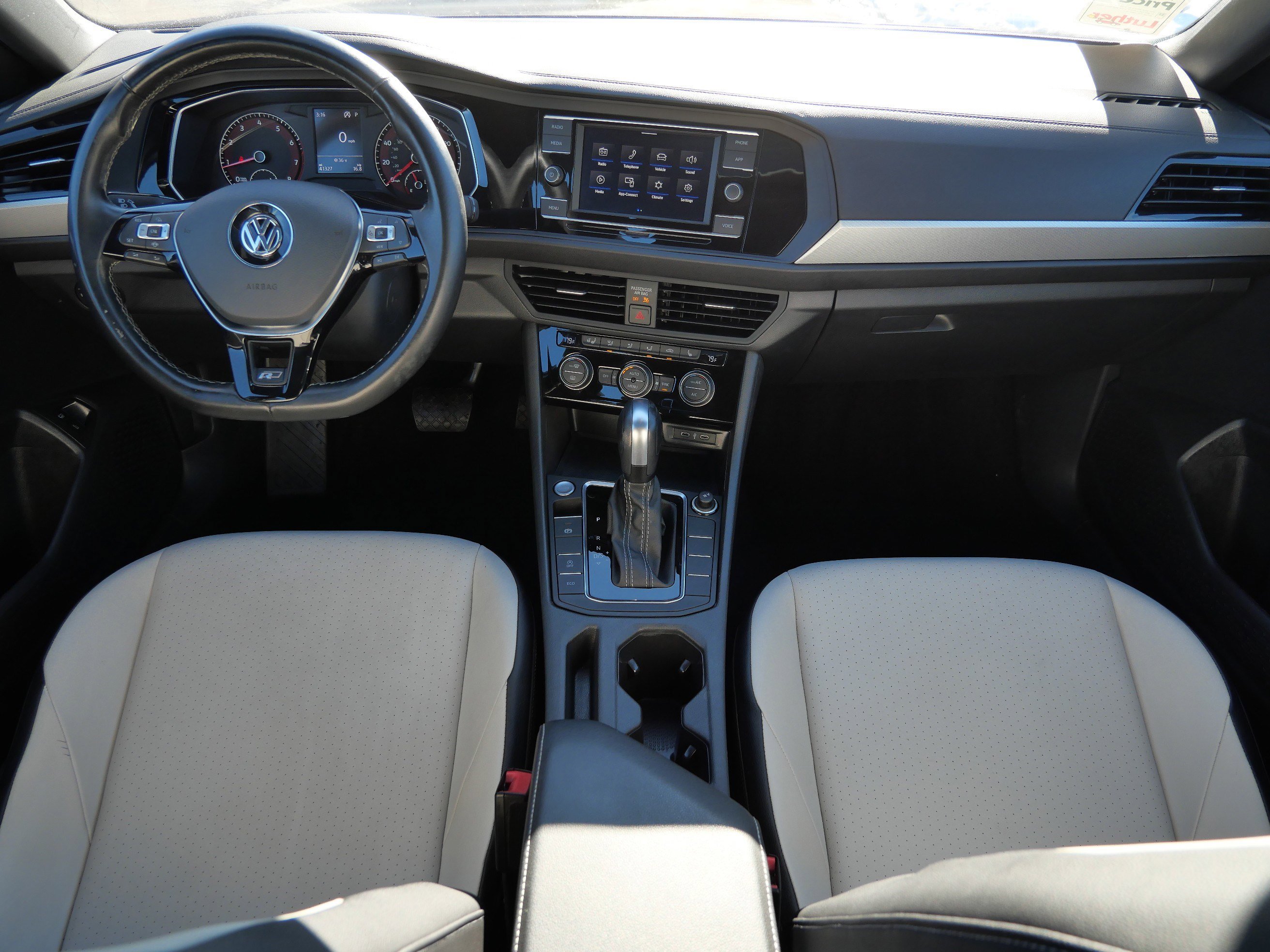 Certified 2021 Volkswagen Jetta R-Line w/ R-Line Cold Weather Package image 10