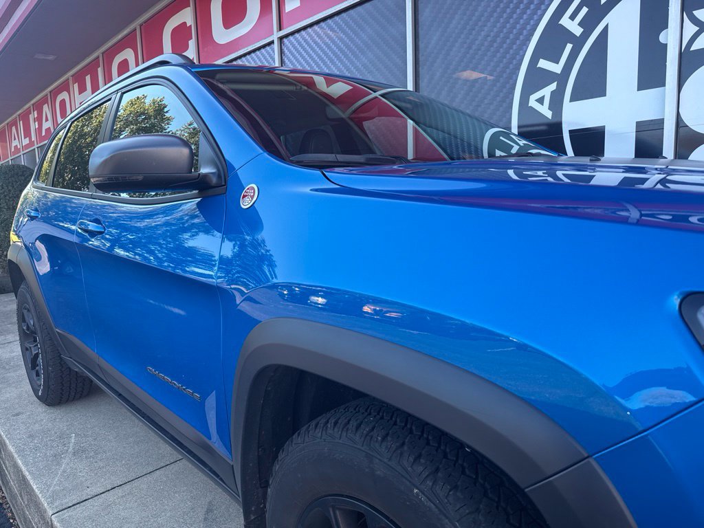Used 2020 Jeep Cherokee Trailhawk w/ Cold Weather Group AWD/4WD image 2