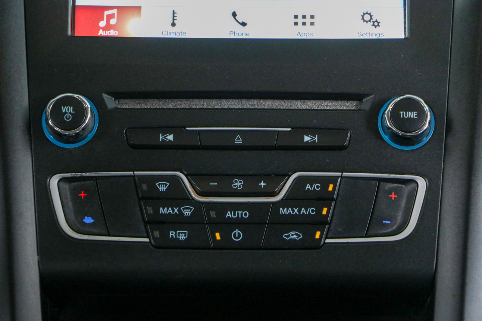 Used 2018 Ford Fusion SE w/ Equipment Group 201A FWD image 20