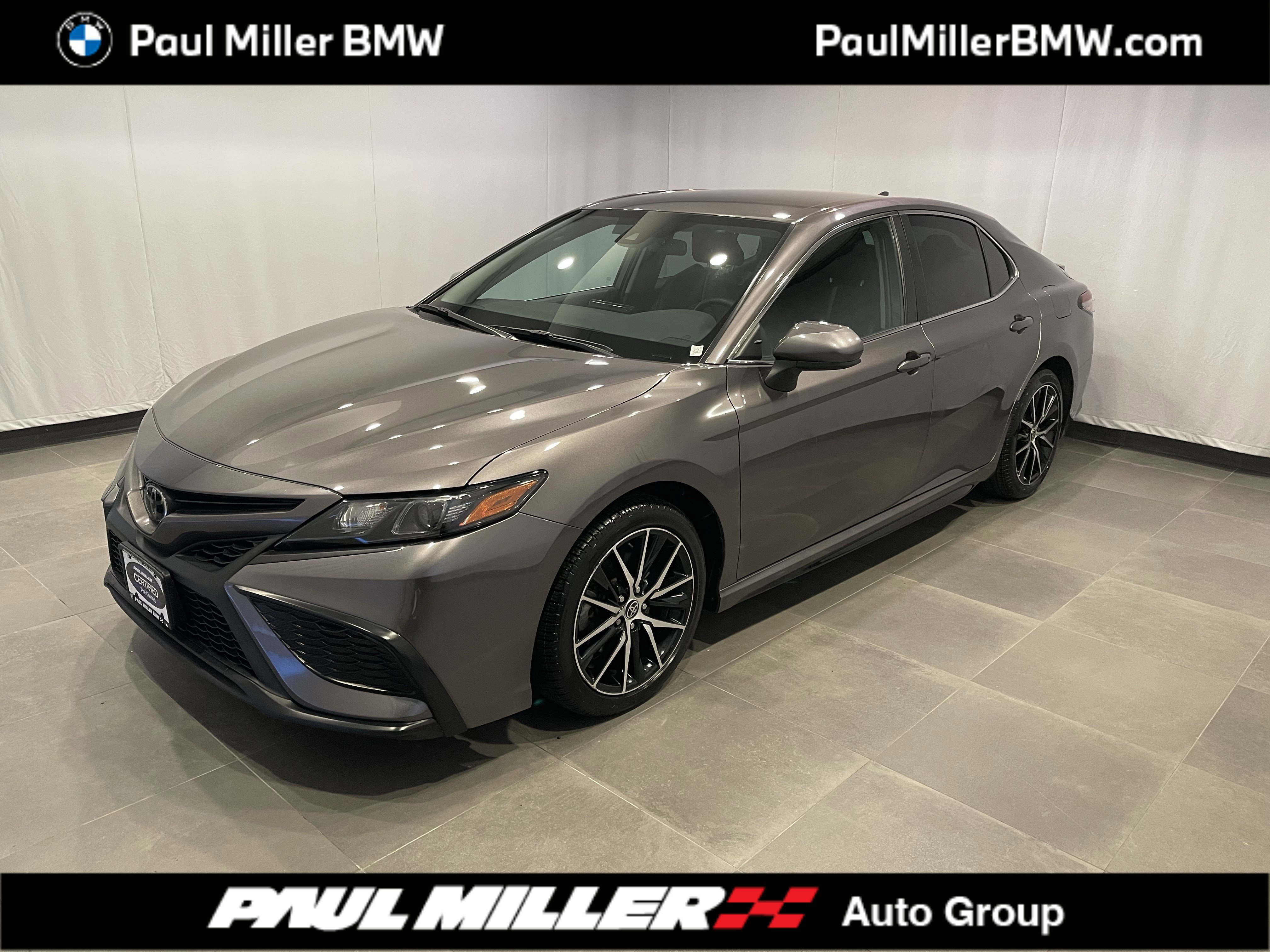 Used 2021 Toyota Camry SE image 1