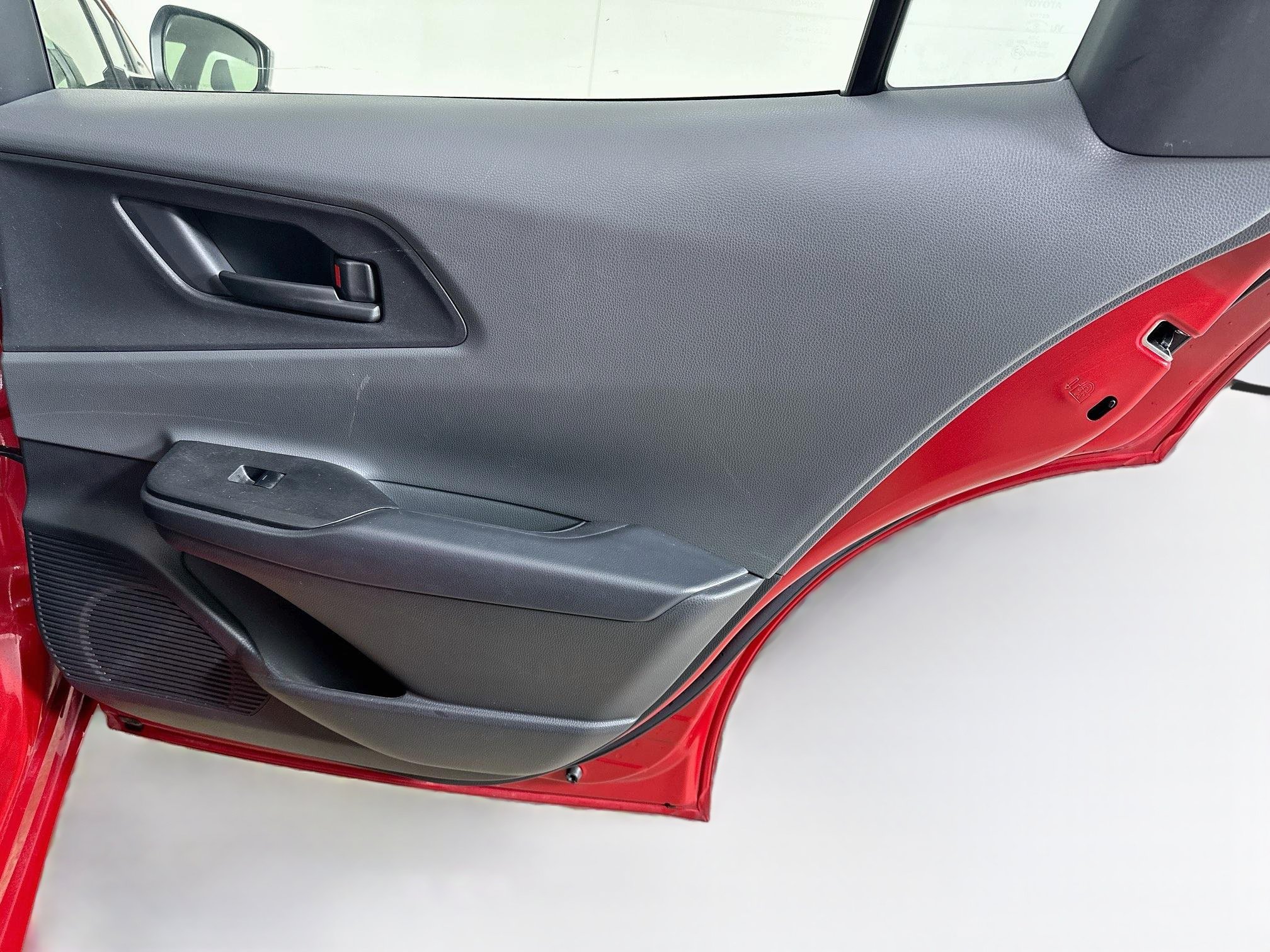 Used 2025 Toyota Prius LE FWD image 29
