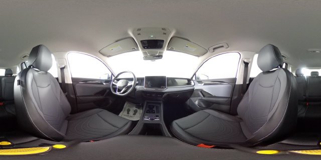 Used 2025 Volkswagen Tiguan SE FWD image 2