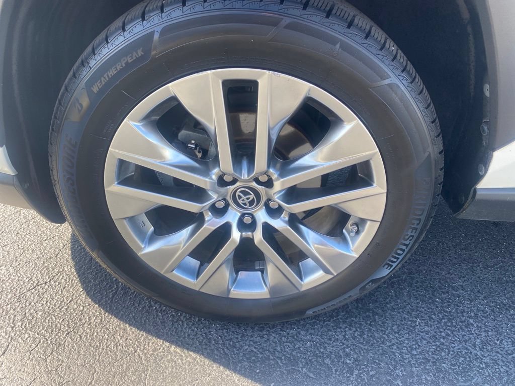 Used 2019 Toyota RAV4 Limited w/ Cold Weather Package AWD/4WD image 27