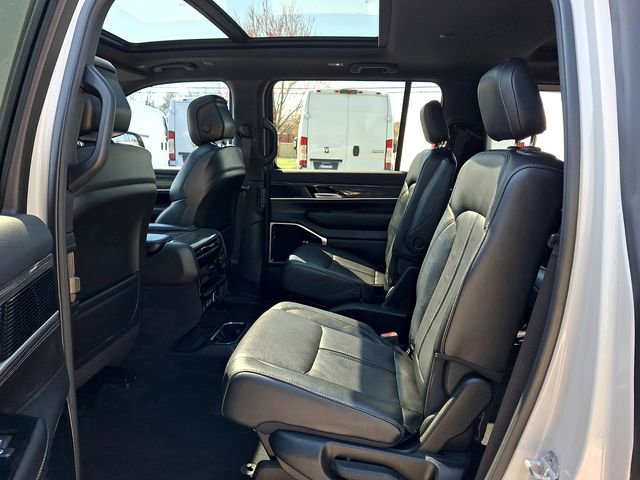 Used 2022 Jeep Wagoneer Series III w/ Premium Group I image 13