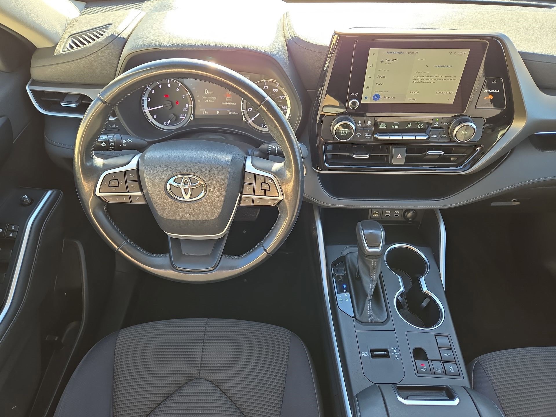 Used 2023 Toyota Highlander LE image 14