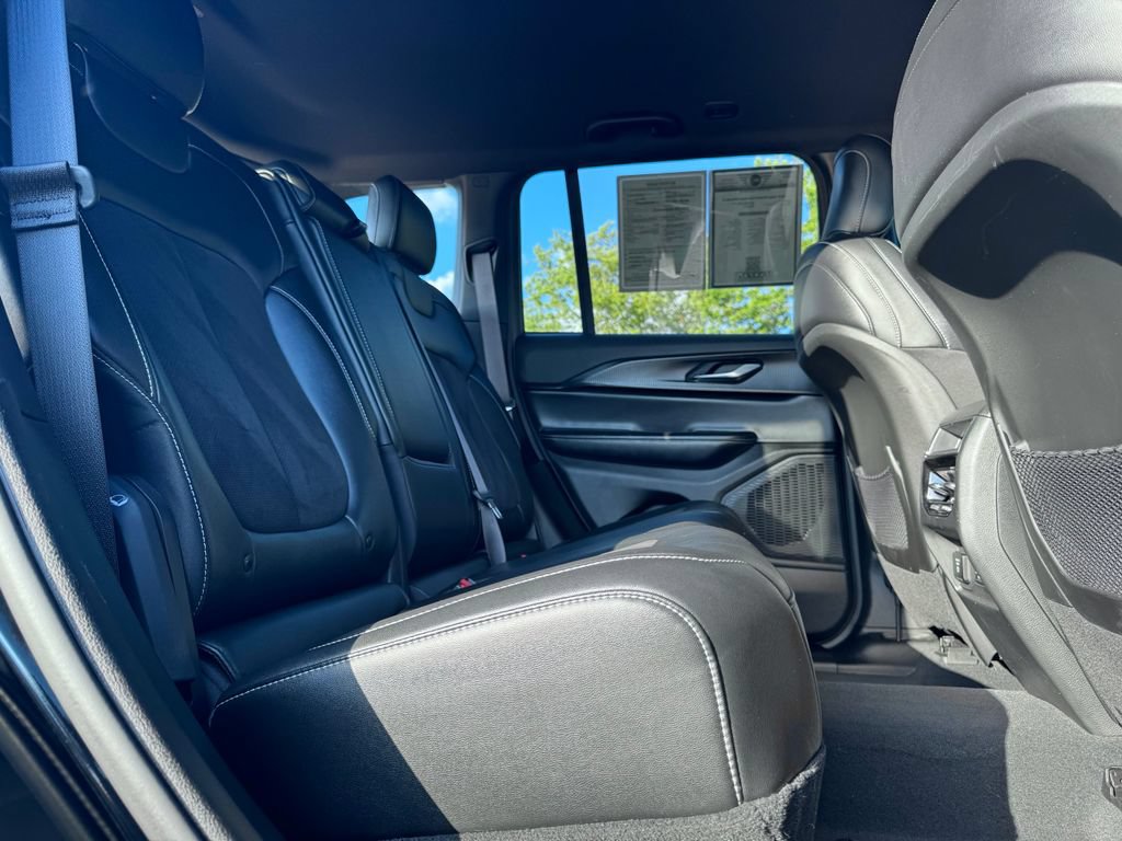 Used 2023 Jeep Grand Cherokee Altitude AWD/4WD image 14