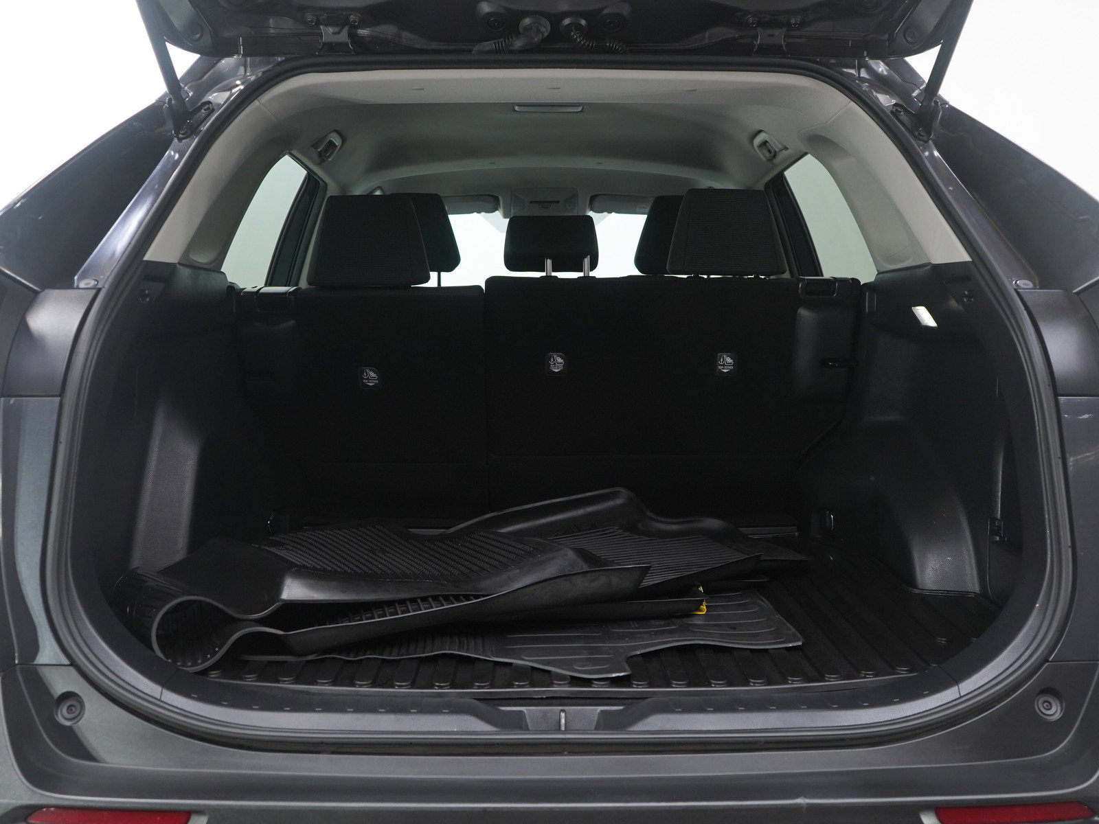 Used 2022 Toyota RAV4 LE image 17