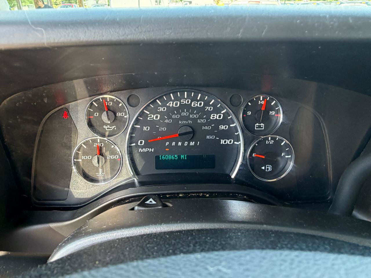 Used 2018 Chevrolet Express 2500 w/ Driver Convenience Package RWD image 24