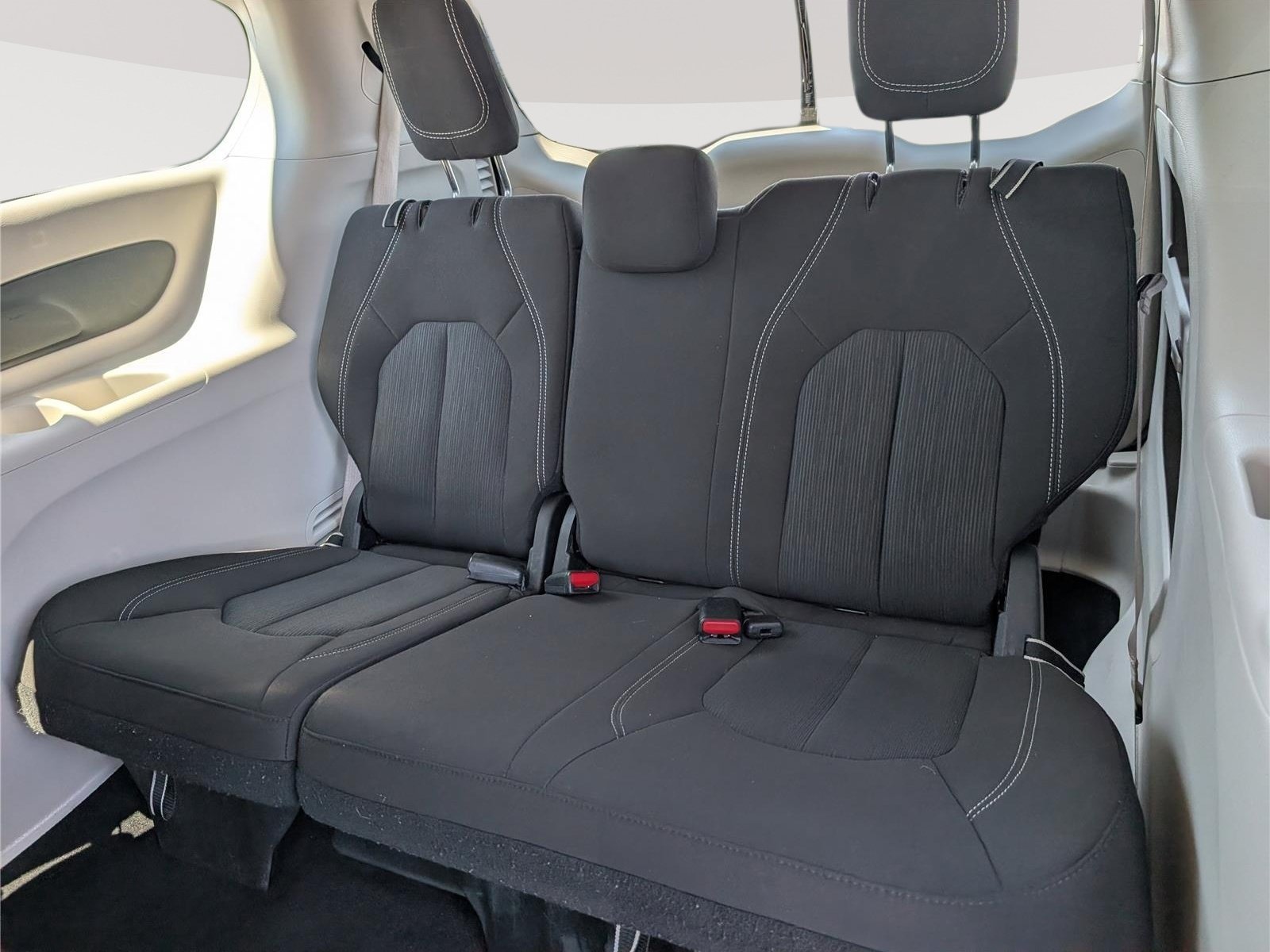 Used 2023 Chrysler Voyager LX FWD image 14