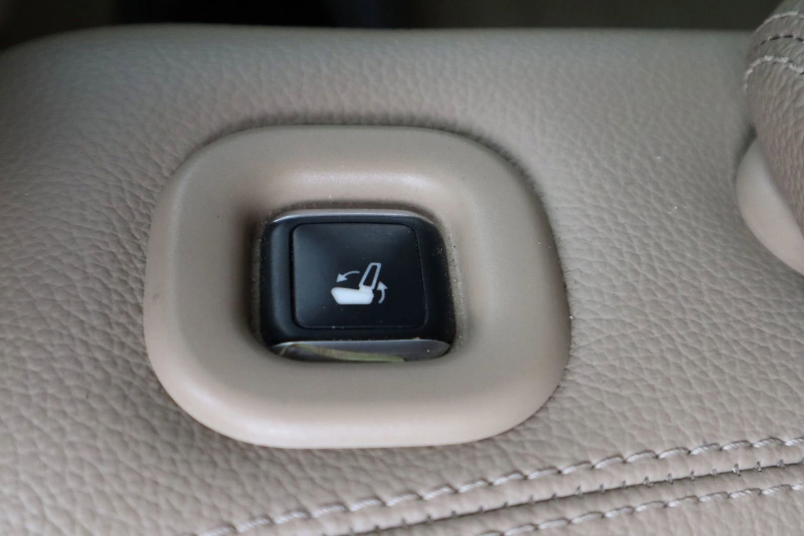 Used 2015 Mercedes-Benz GL 320 BlueTEC 4MATIC w/ Premium I Package image 27