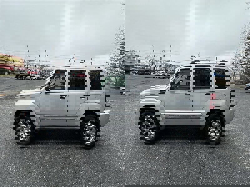 Used 2008 Jeep Liberty Limited w/ Premium Group II image 4