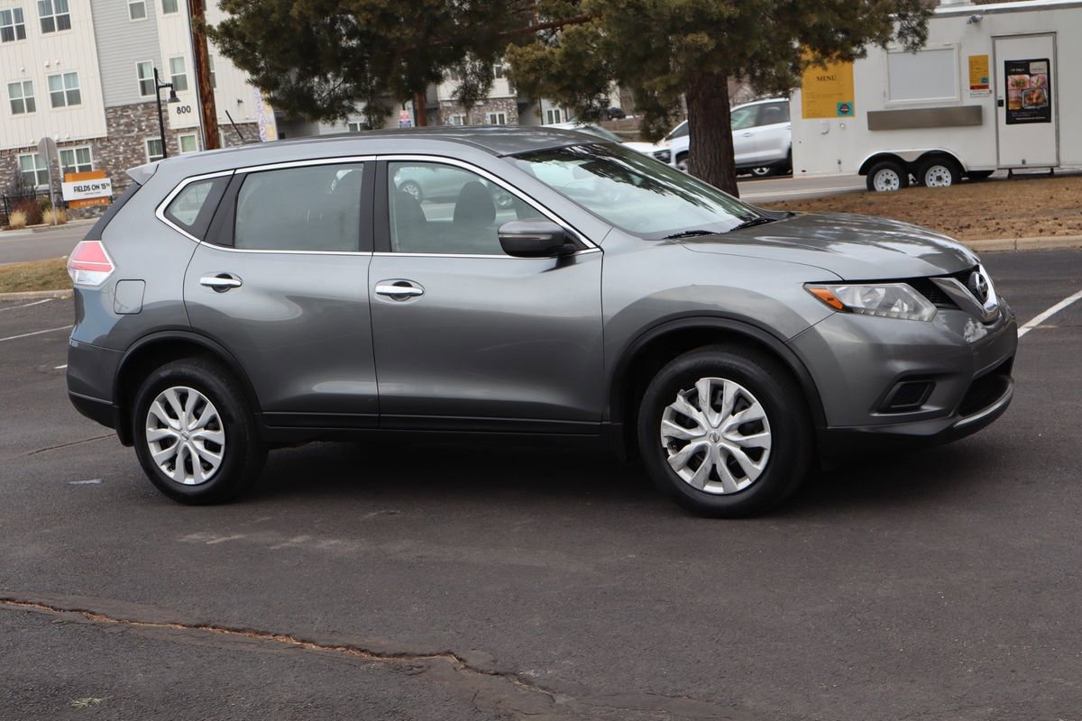 Used 2015 Nissan Rogue S image 2