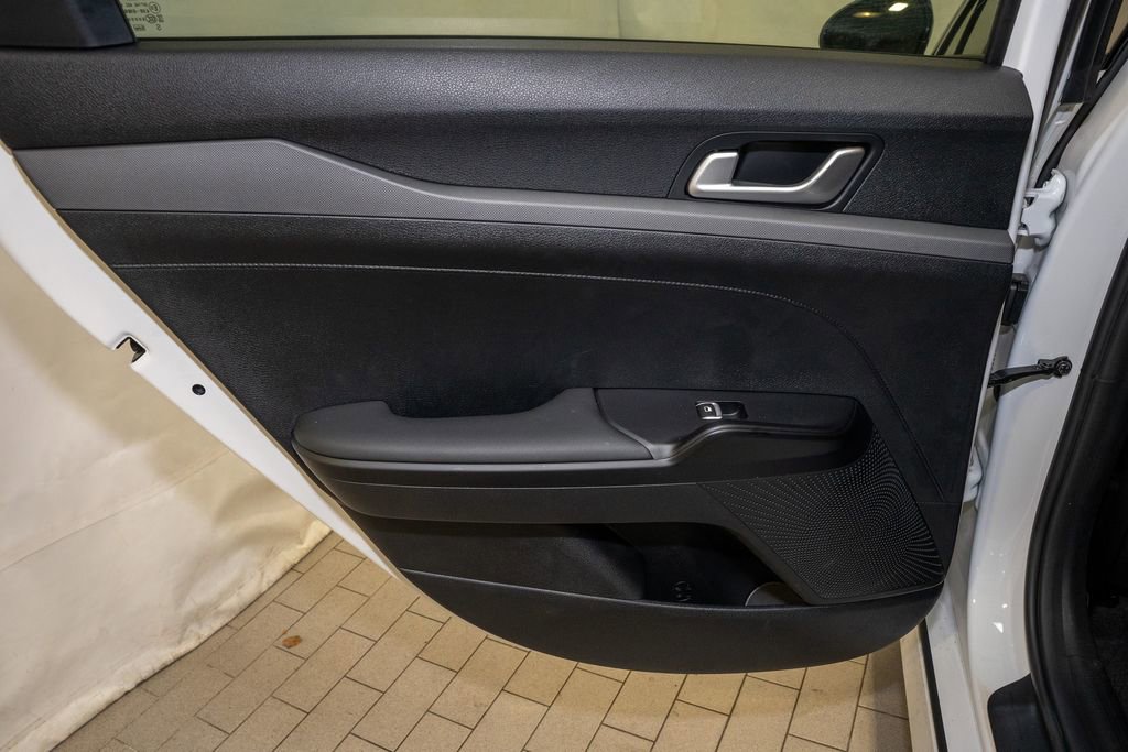 New 2025 Kia K5 LXS image 10