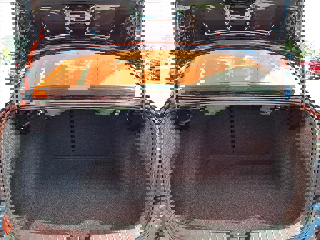 Used 2025 Volkswagen Jetta SE image 6