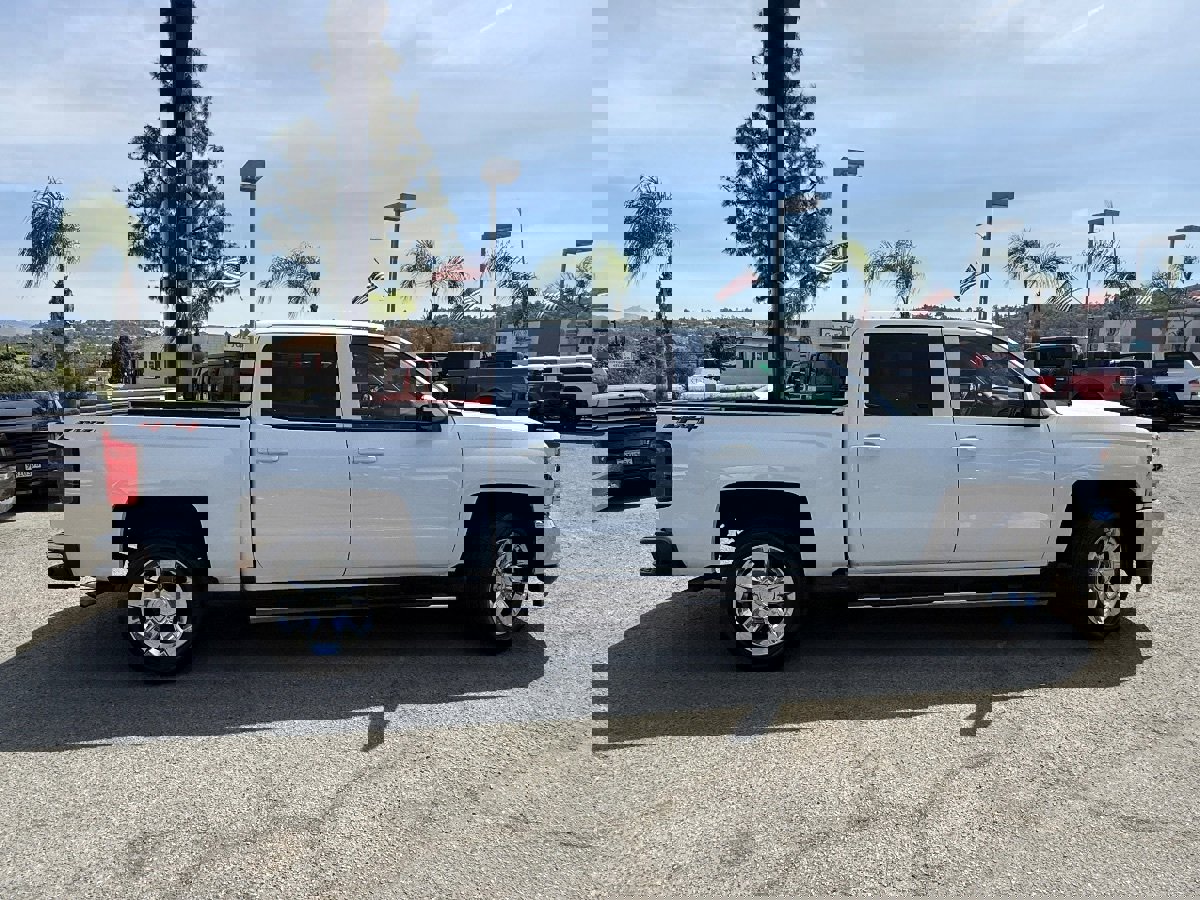 Used 2018 Chevrolet Silverado 1500 LT w/ LT Eassist Package image 8